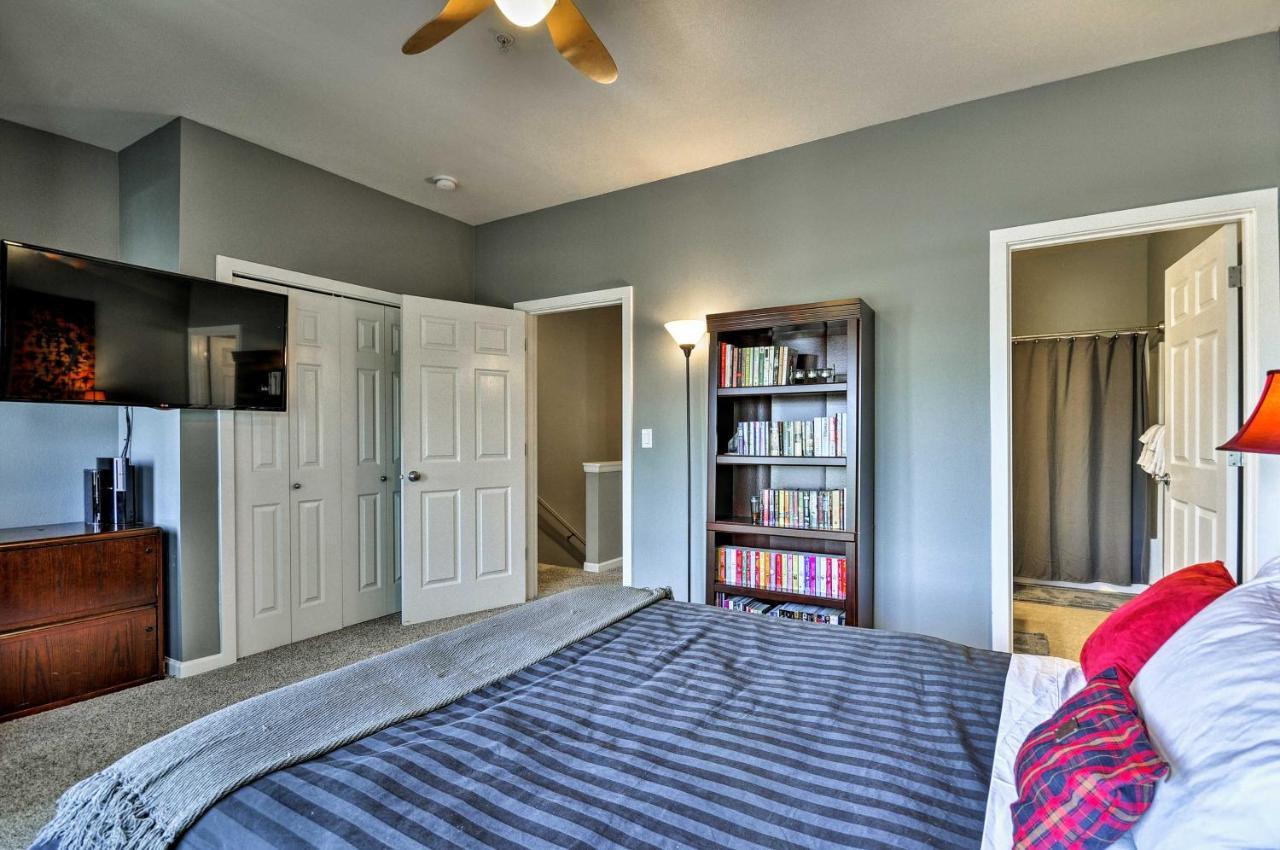Modern Vancouver Townhome - Right On Main St! Eksteriør billede