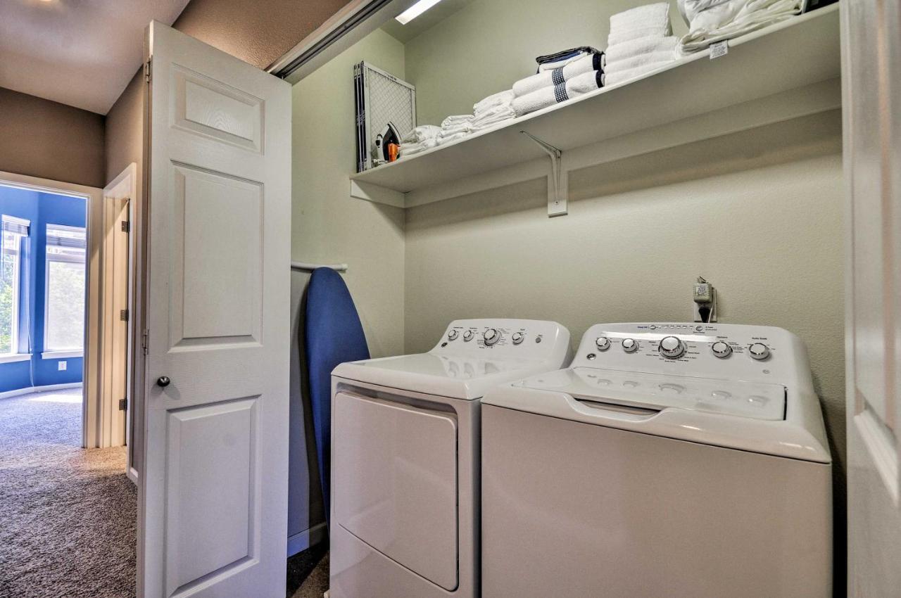 Modern Vancouver Townhome - Right On Main St! Eksteriør billede
