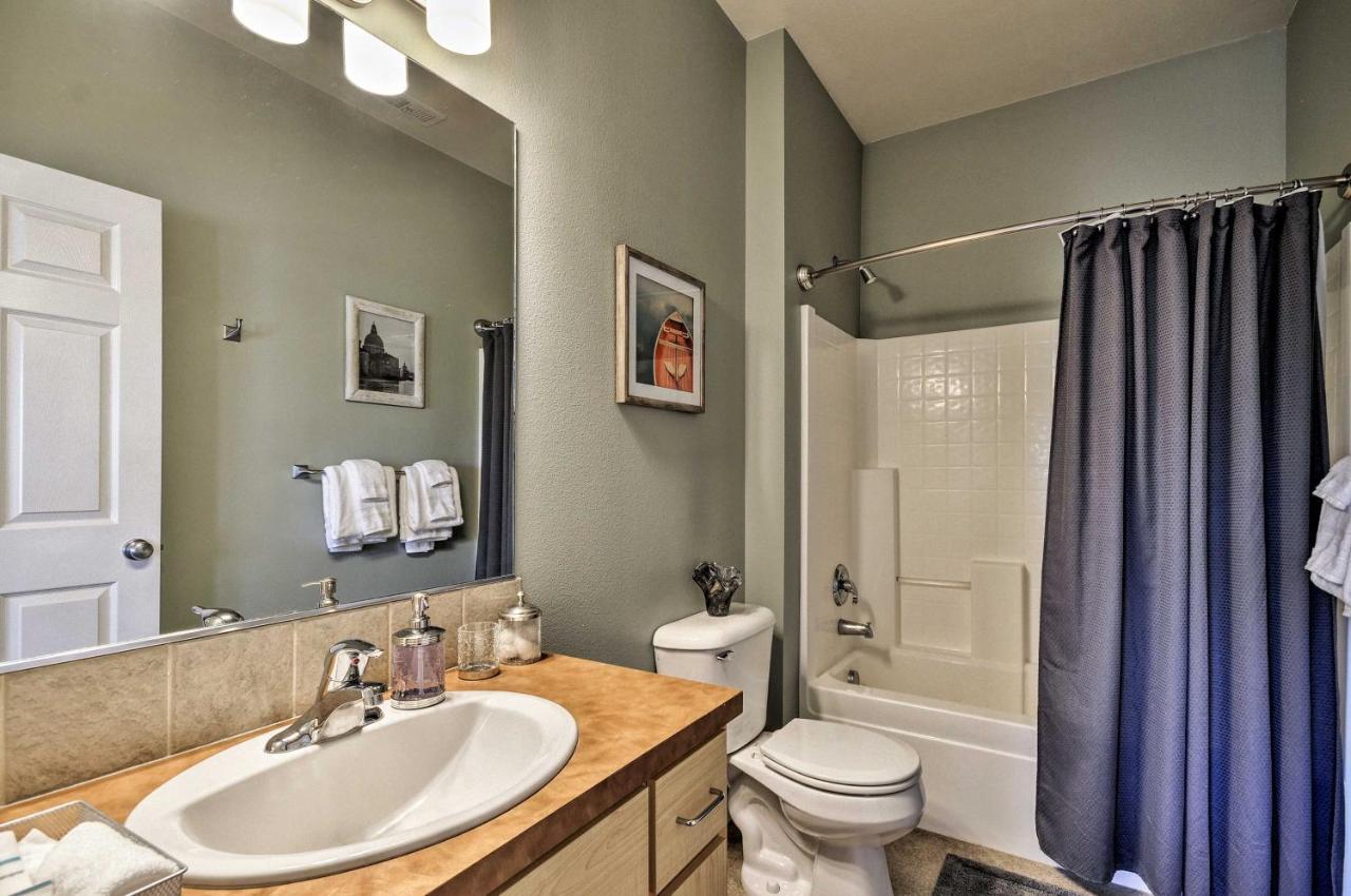 Modern Vancouver Townhome - Right On Main St! Eksteriør billede